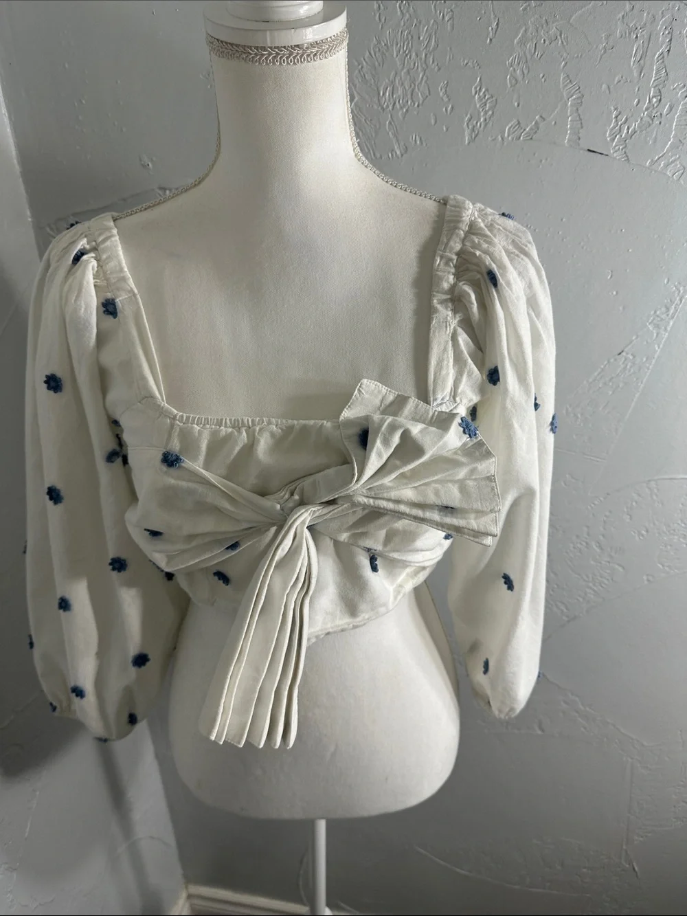 FARM Rio White Puff-Sleeve Crop Top with Blue flowers Print.